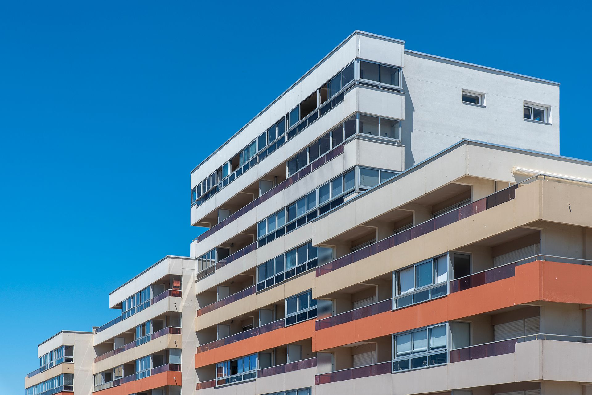 Moderne Mehrfamilienhäuser, betreut durch den IMMAX Hausmeisterservice.